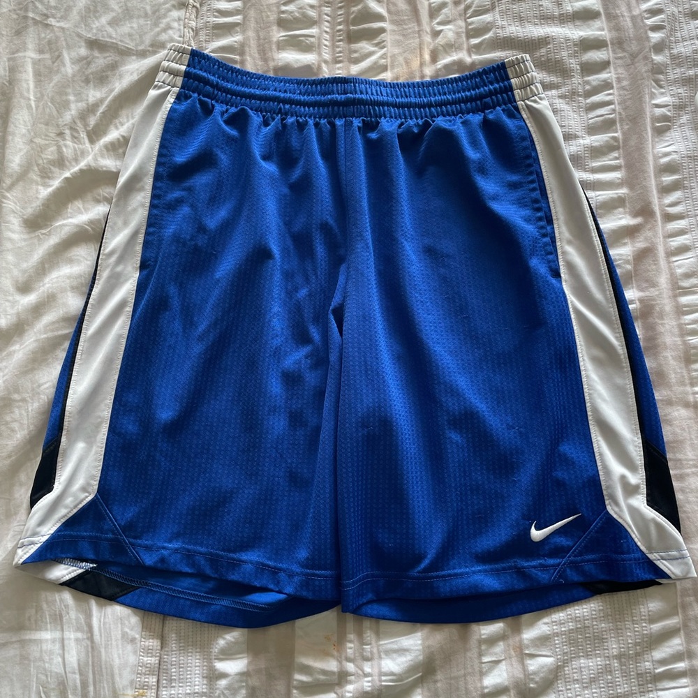 Medium Nike basketball shorts lightly used good condition
